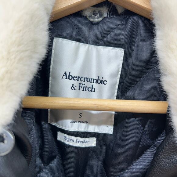 $160 Abercrombie Black Faux Fur Collared Vegan Leather Bomber Jacket Coat Small - Picture 6 of 7